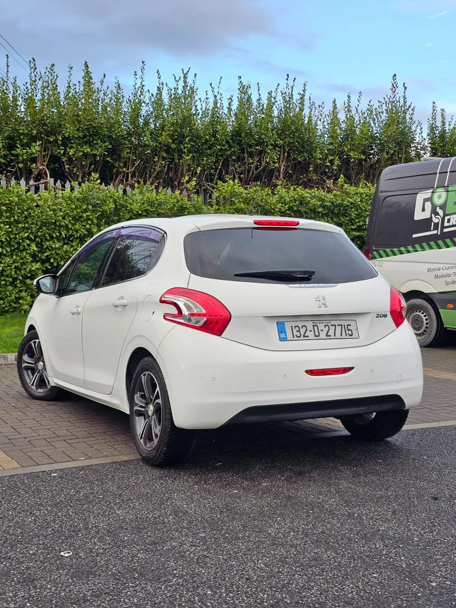 Peugeot 208 Automatic 
76.106 Km
✔️Parking sensors - Image 3