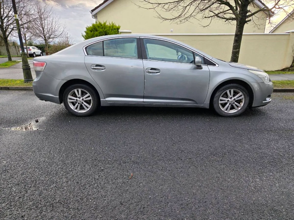 Toyota Avensis - Image 1