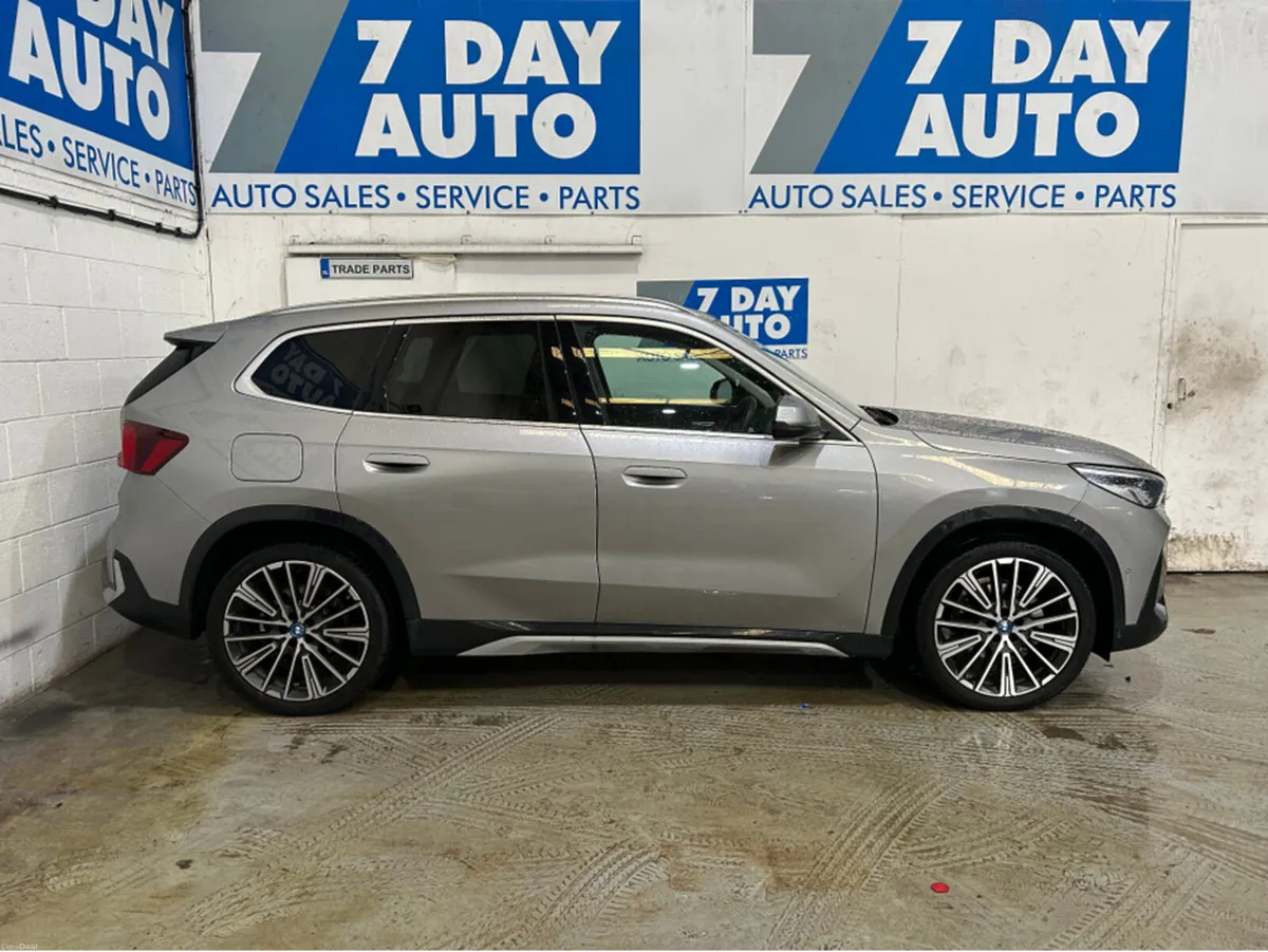 BMW iX1 IX IX1X XDRIVE20 PAN ROOF - Image 3