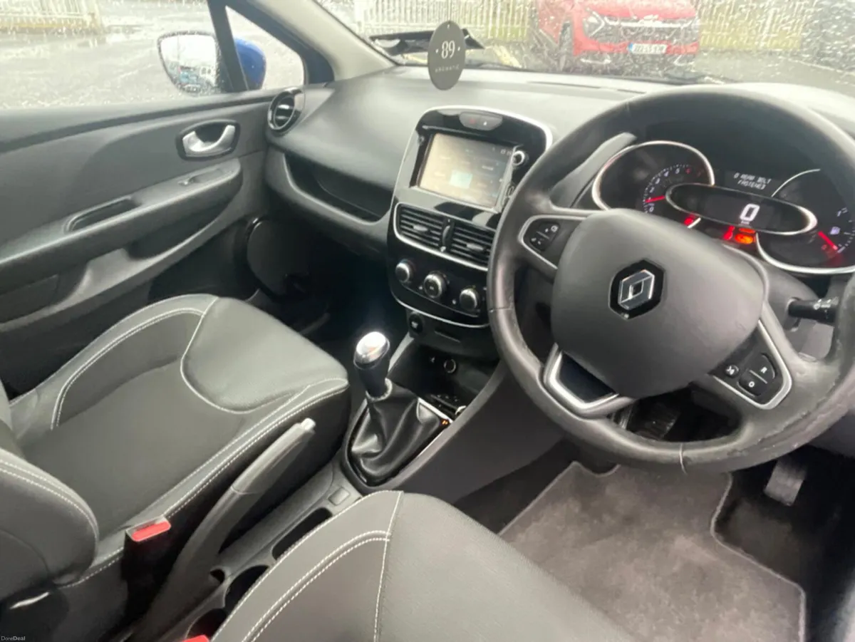 Renault Clio IV DYNAMIQUE NAV 1.2 PETR 4DR - Image 4