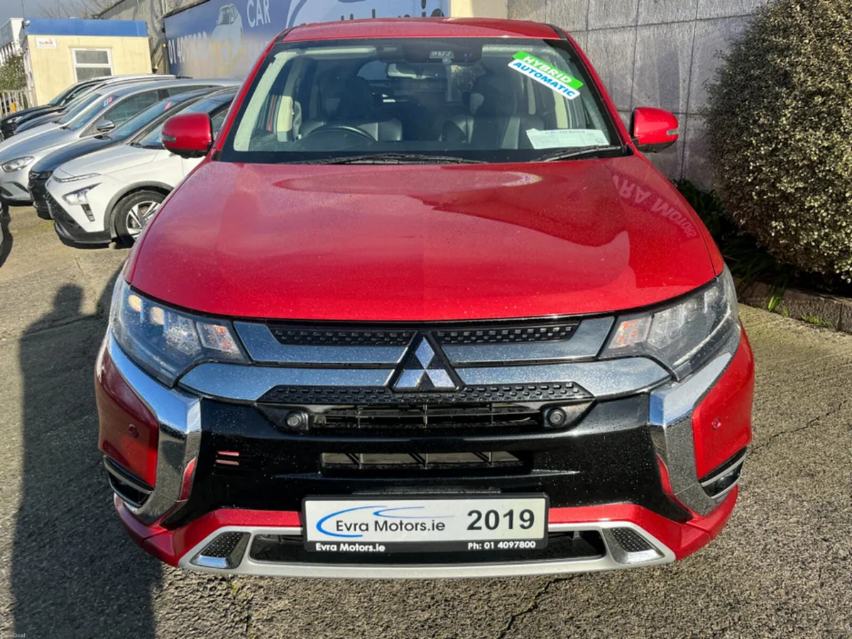 Mitsubishi Outlander G 4WD AUTOMATIC PETROL PLUG I - Image 3