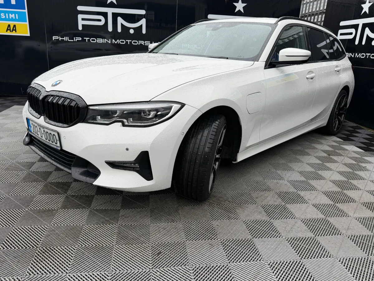 BMW 330e X Drive Sport 292HP Auto - Image 4