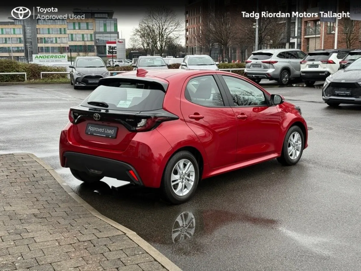 Toyota Yaris 1.5 HYBRID LUNA - Image 2