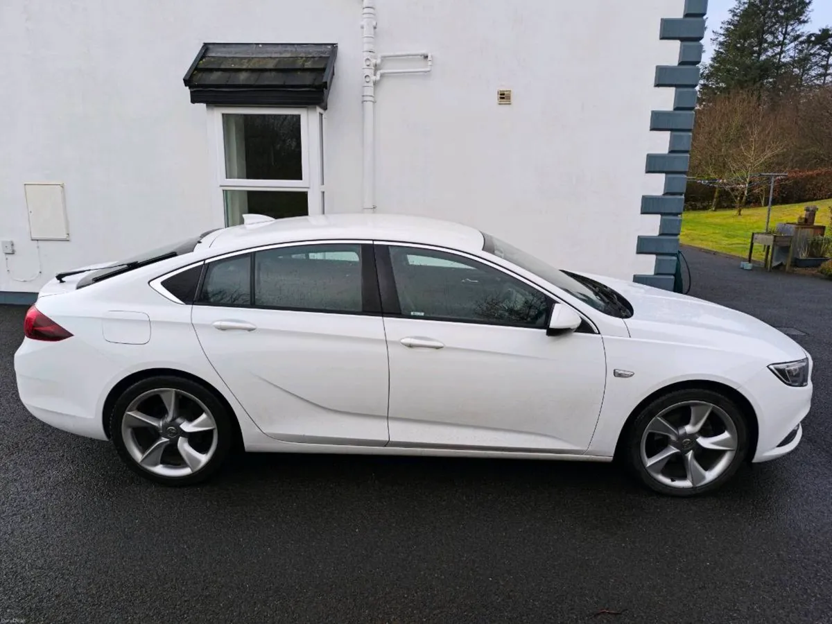 Vauxhall Insignia Grand Sport - Image 1