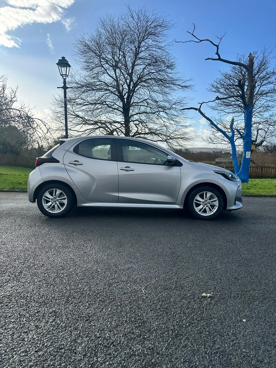 Toyota Yaris hybrid - Image 2