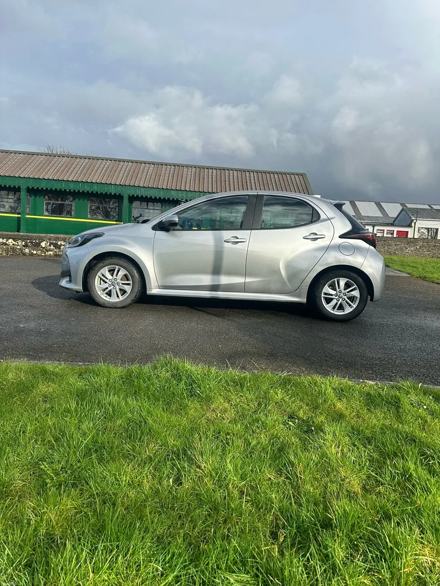 Toyota Yaris hybrid - Image 3