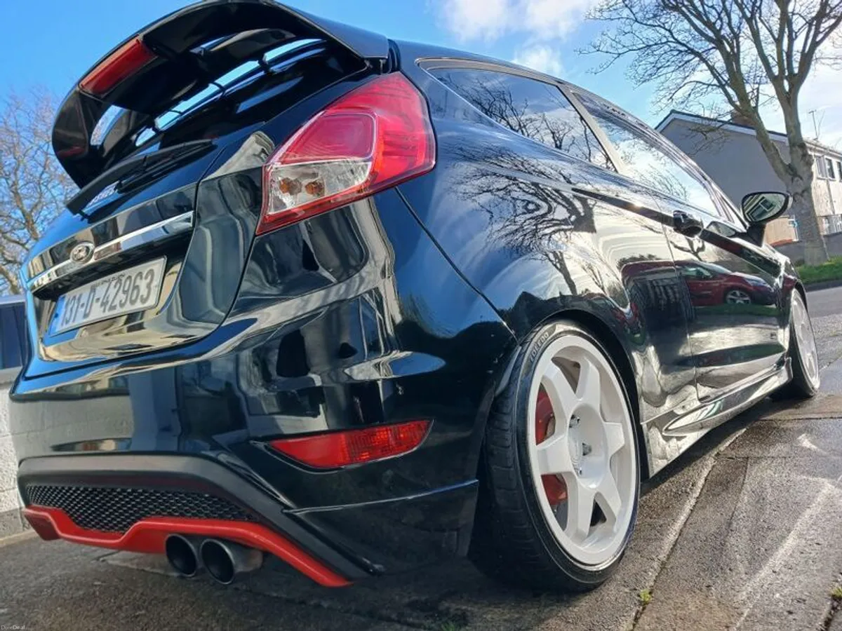 2013 Ford Fiesta - Image 2