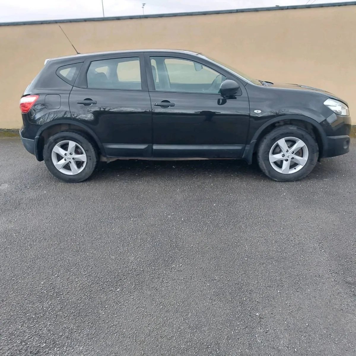2013 nissan qashqai nct 11/26 tax 8/26 €3950 - Image 2