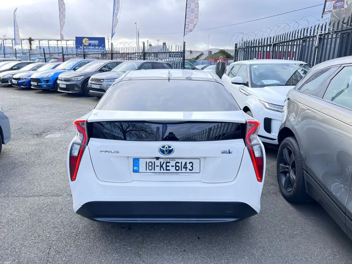 18 Toyota Prius 1.8 Hybrid - Image 6