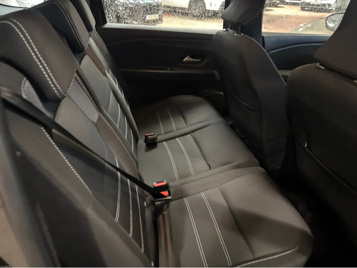 Dacia Jogger EXPRESSION TCE 110 NBI 5DR 7 Seater - Image 4