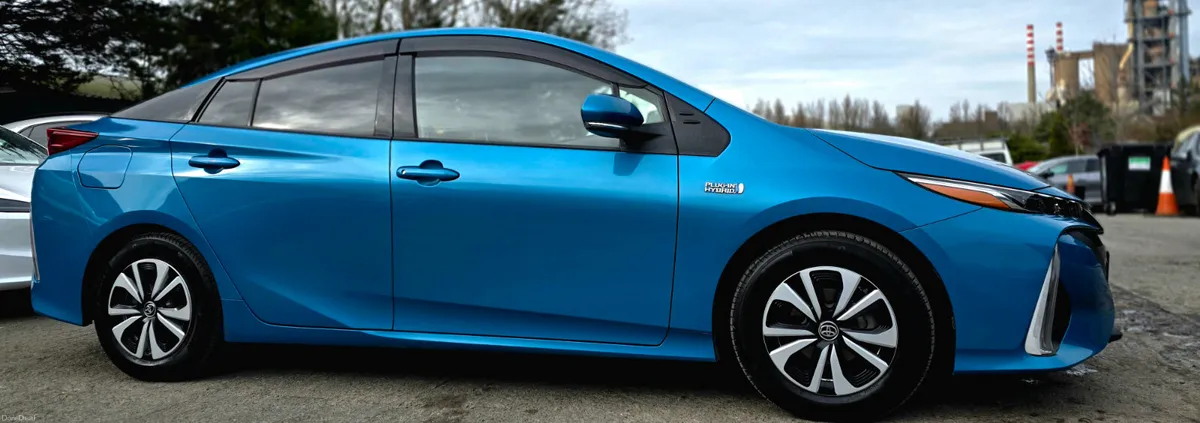 🔥 2019 Toyota Prius 1.8 Plug-In Hybrid • Auto - Image 4