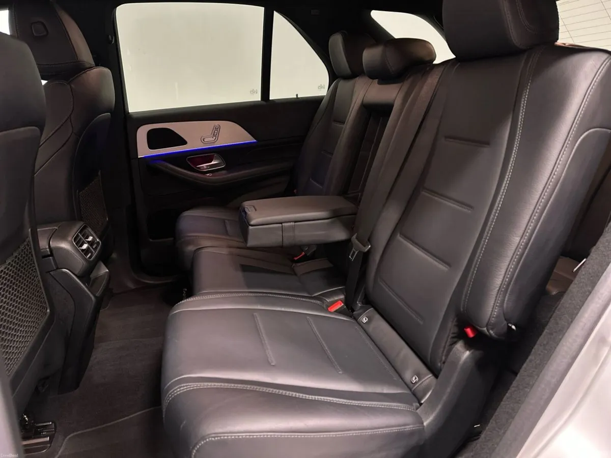 Mercedes-Benz GLE GLE300 D 4Matic AMG Line 7 Seats - Image 4