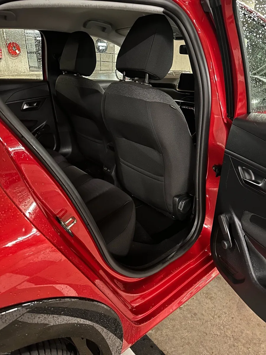 Peugeot 208e - Image 2