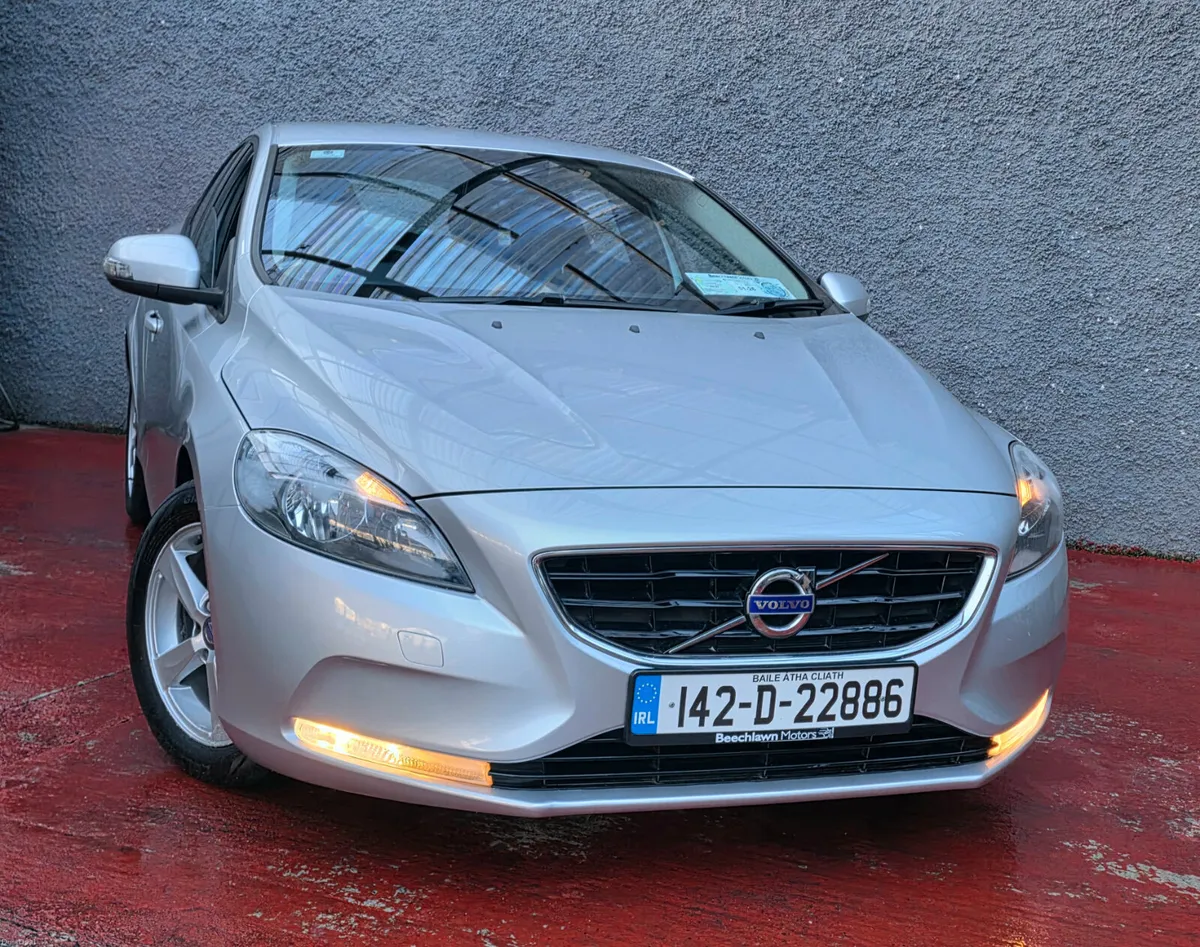 2014 Volvo V40 1.6 Diesel ~ excellent condition - Image 4