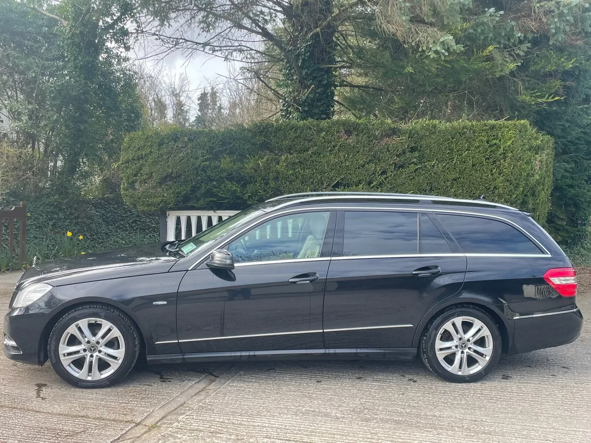 * Mercedes E220 Estate .. 💶 €5950 .. 7 Seater * - Image 4