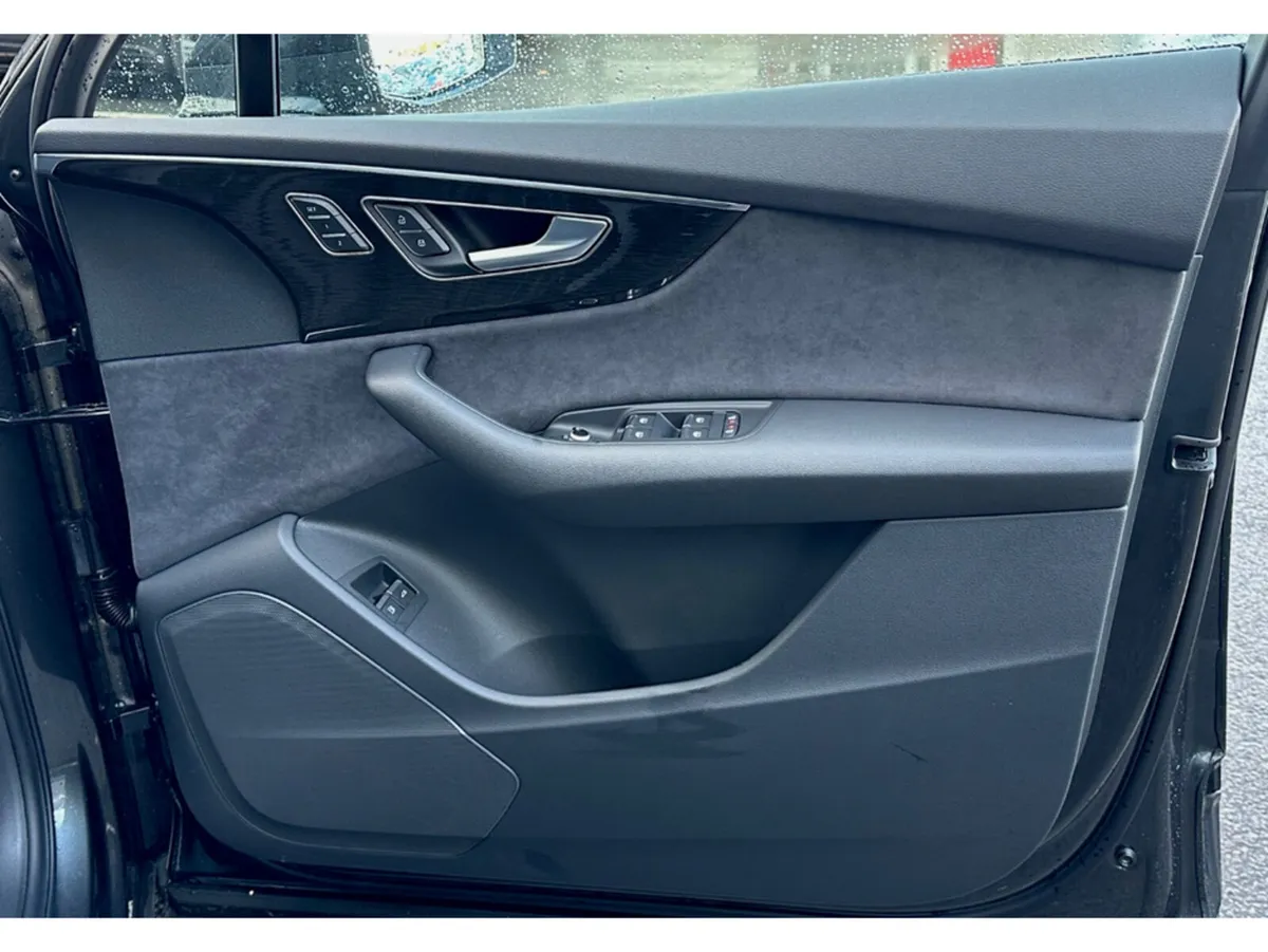 Audi Q7 BLACK EDITION TFSI E Q QUATTRO - Image 4