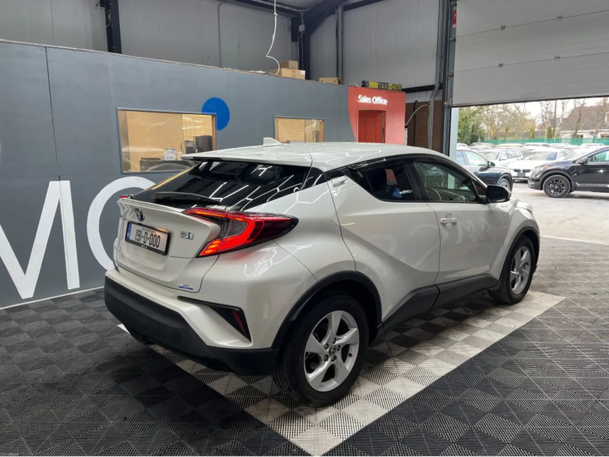 Toyota C-HR €19950 2019 TOYOTA C-HR S LED PACKAGE - Image 2