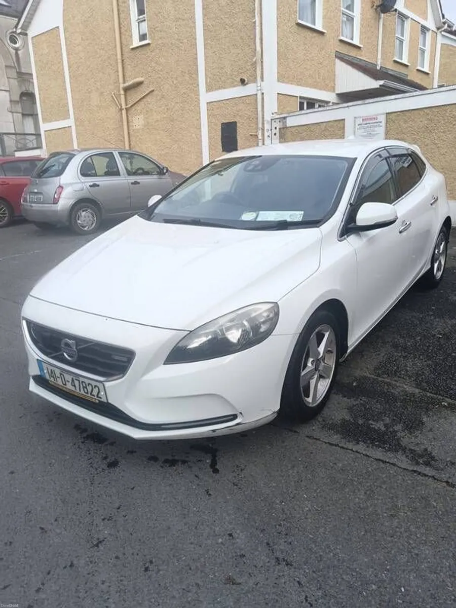 Automatic V40 T4 180hp, low mileage high spec - Image 1