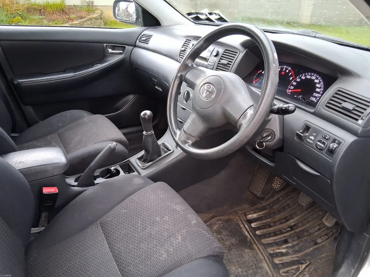 Toyota Corolla 2005 - Image 2