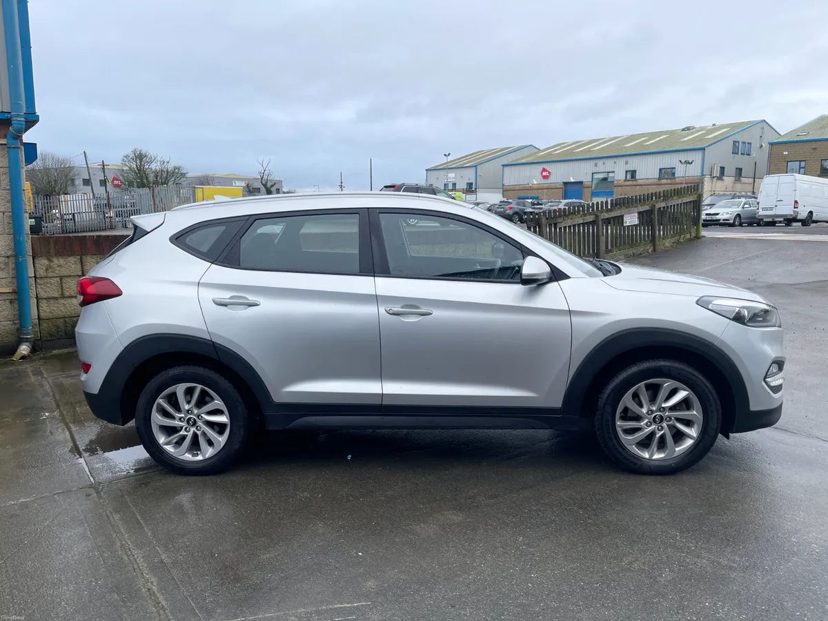 2016,Hyundai Tucson 1.7 SE NAV BLD 116PS 5DR, - Image 4