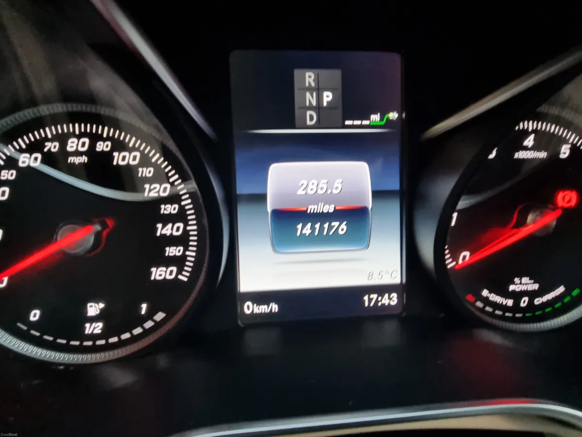 Mercedes-Benz C-Class 2017 hybrid.  Automatic €899 - Image 4