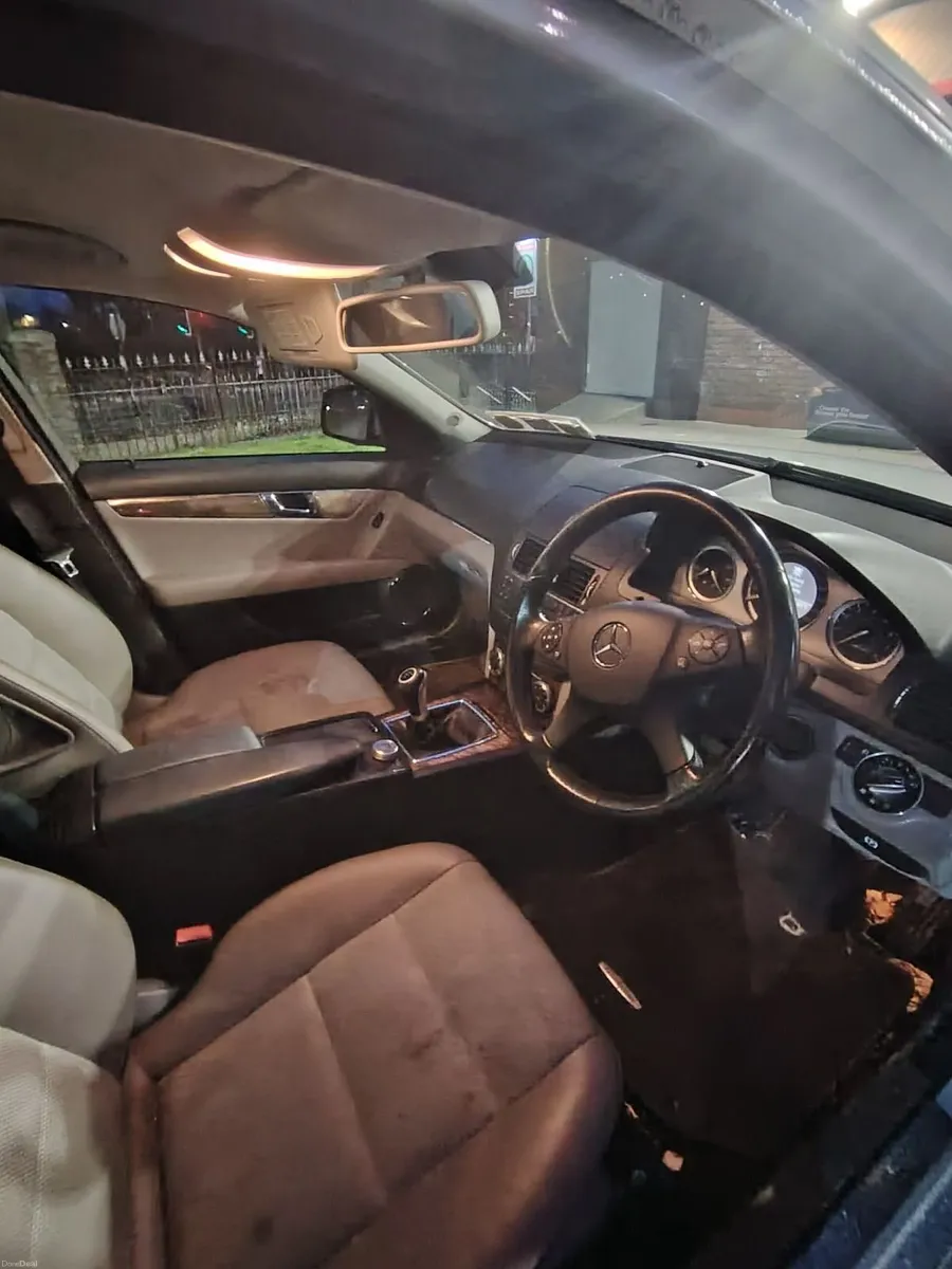 Mercedes-Benz C-Class 2008 - Image 2