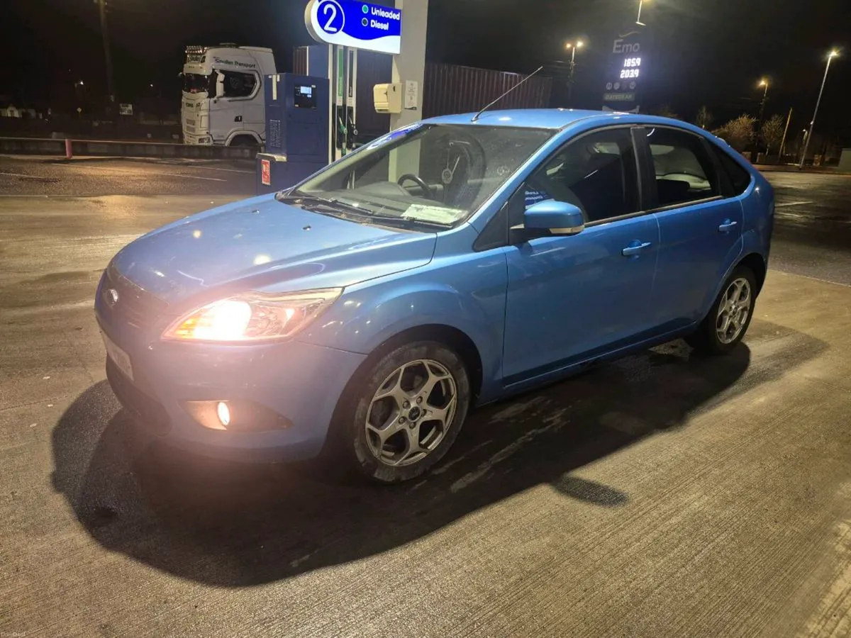 2009 ford focus - Image 1