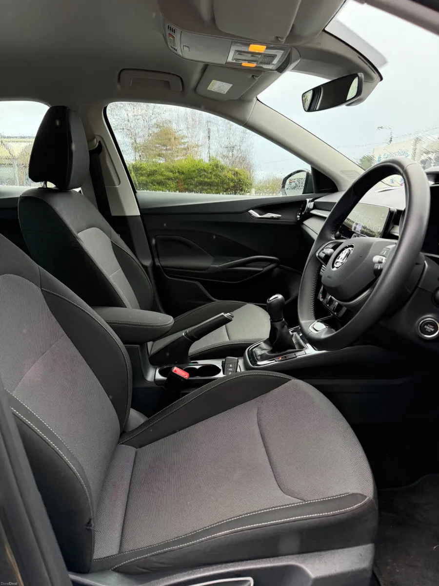 251 Skoda Fabia Select. 1.0 Petrol - Only 7,000 Km - Image 4