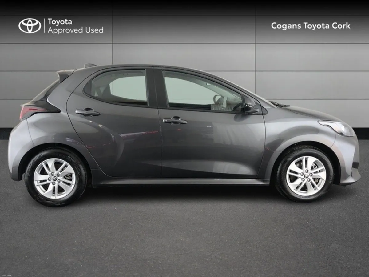 Toyota Yaris Hybrid Luna - Image 3