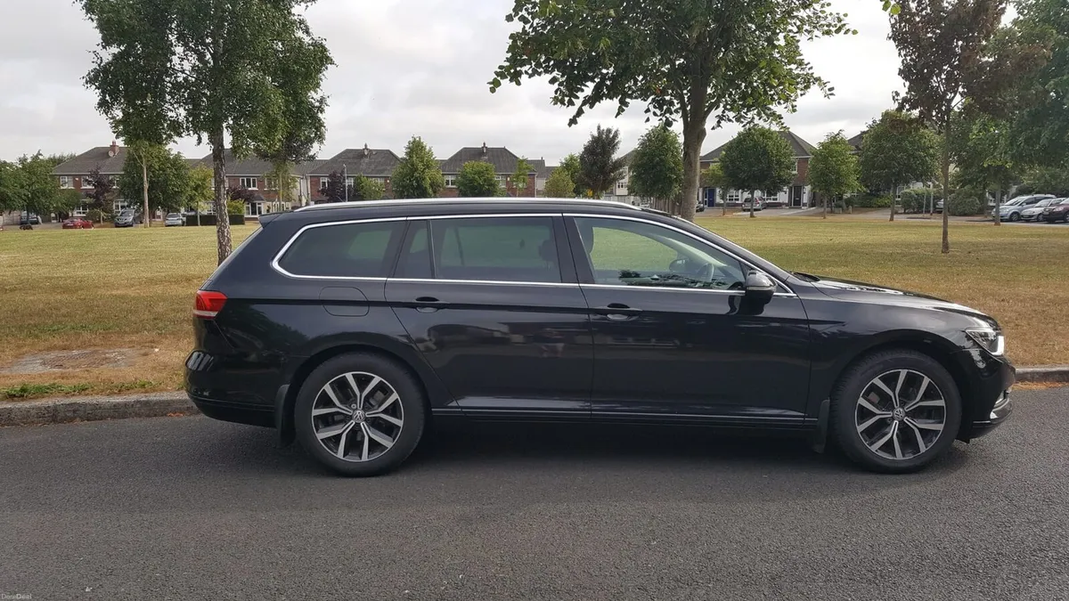 151 Volkswagon  passat estate blue motion - Image 3