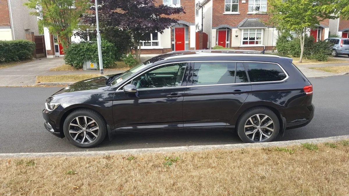 151 Volkswagon  passat estate blue motion - Image 1