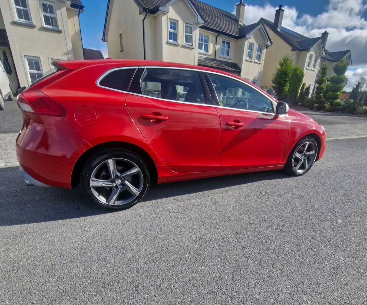 Volvo V40 R Design - Image 4