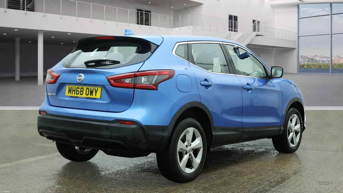 Nissan Qashqai DIESEL HATCHBACK - Image 4