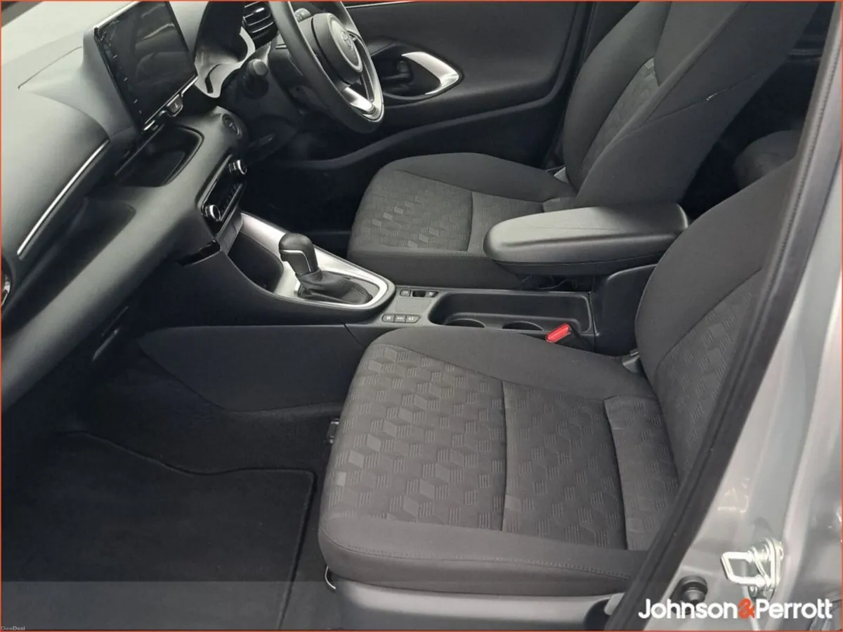Toyota Yaris Yaris Hybrid Luna - Image 3