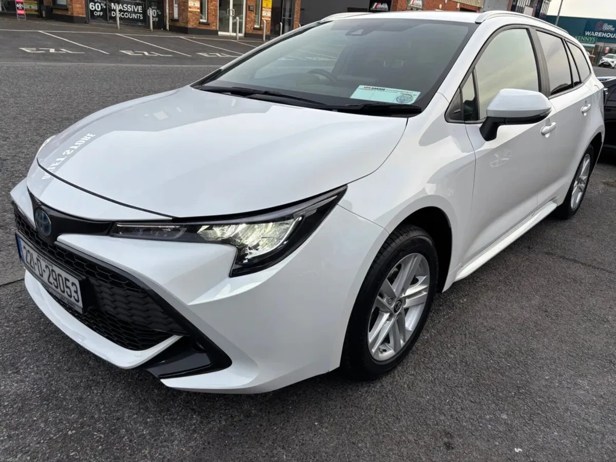 2022 Toyota Corolla 1.8 Hybrid Luna Saloon - Image 4