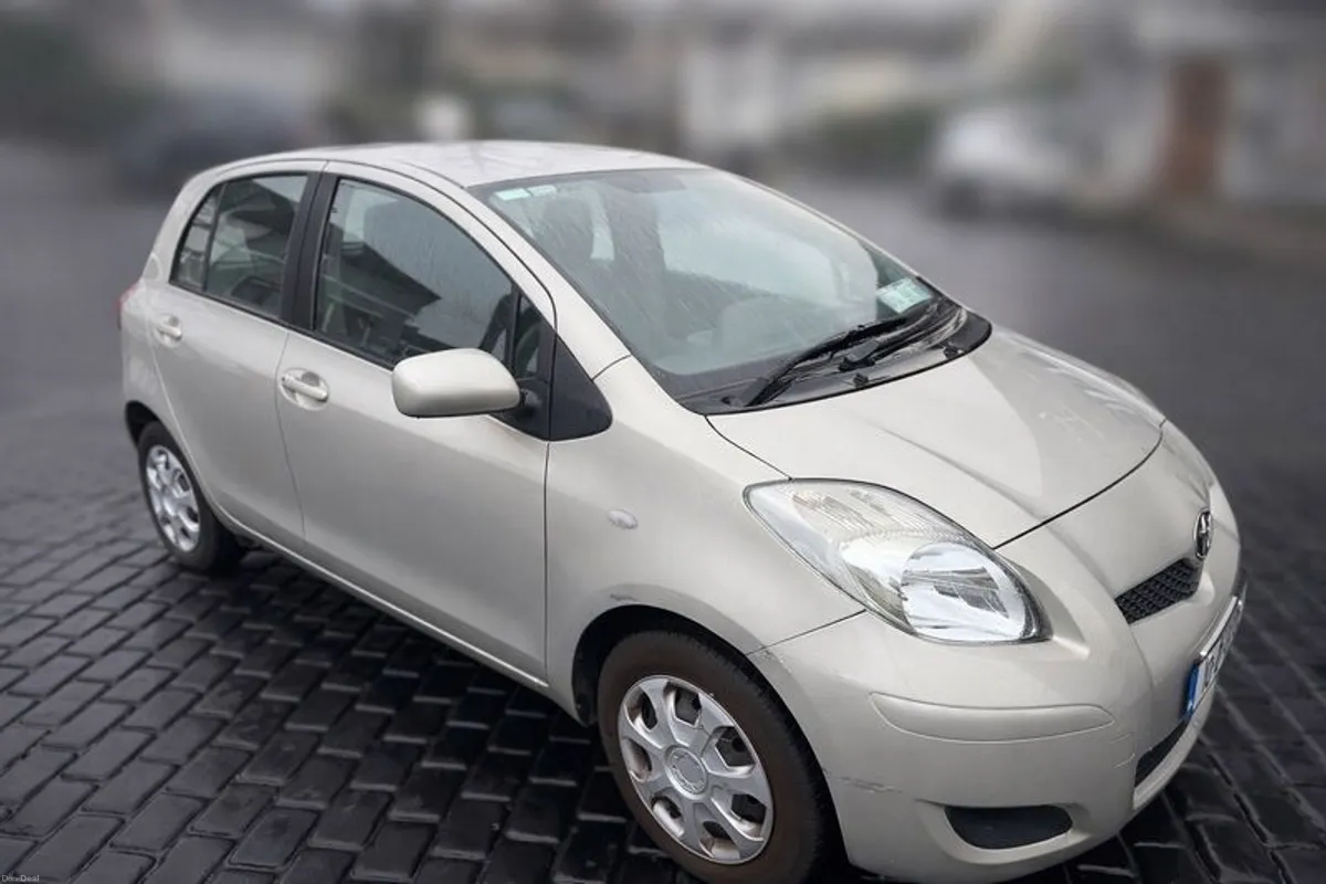 2010 Toyota Yaris - Image 1