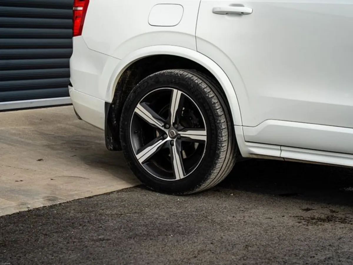 Volvo XC90 2.0 D5 R-design PP AWD 5DR Auto - Image 4