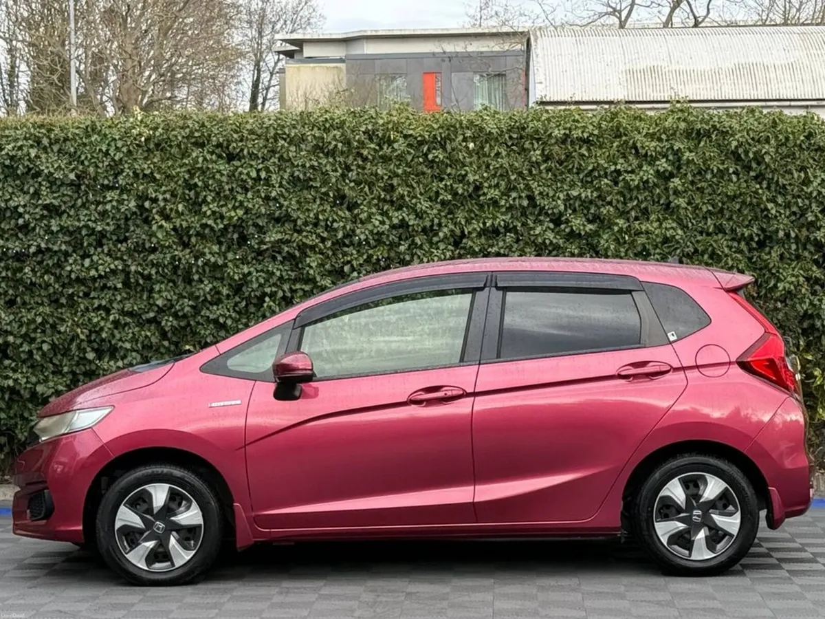 Honda Fit F-PACKAGE 1.5 HYBRID AUTO // NEW 2 YEAR - Image 3