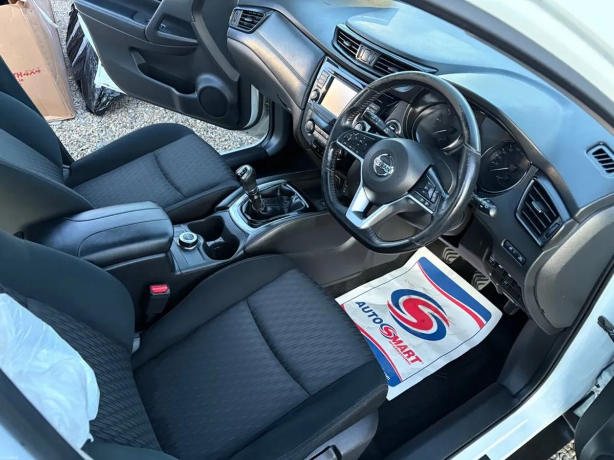 Nissan X-Trail 1.7 DSL SV Premium 4X4 7-Seat - Image 2