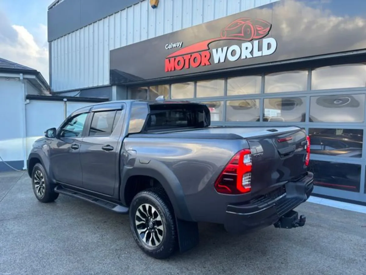 Toyota Hilux GR SPORT 4WD D-4D DCB - Image 2
