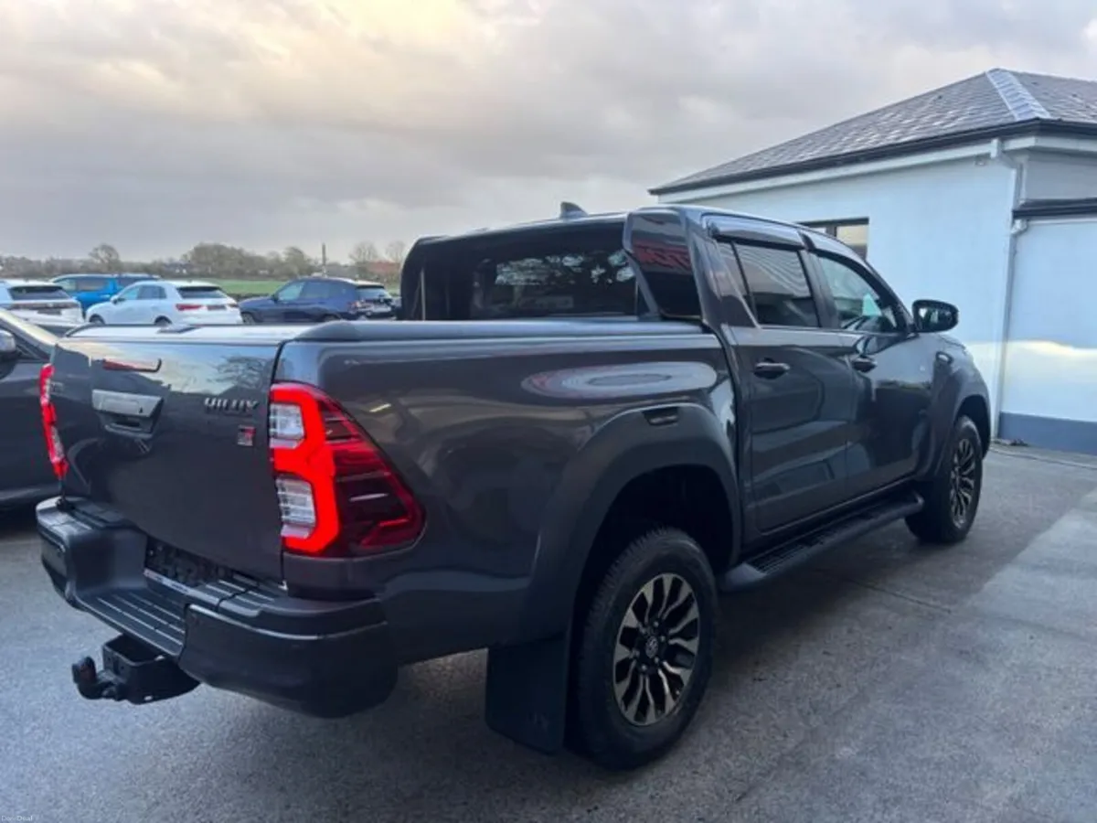 Toyota Hilux GR SPORT 4WD D-4D DCB - Image 4