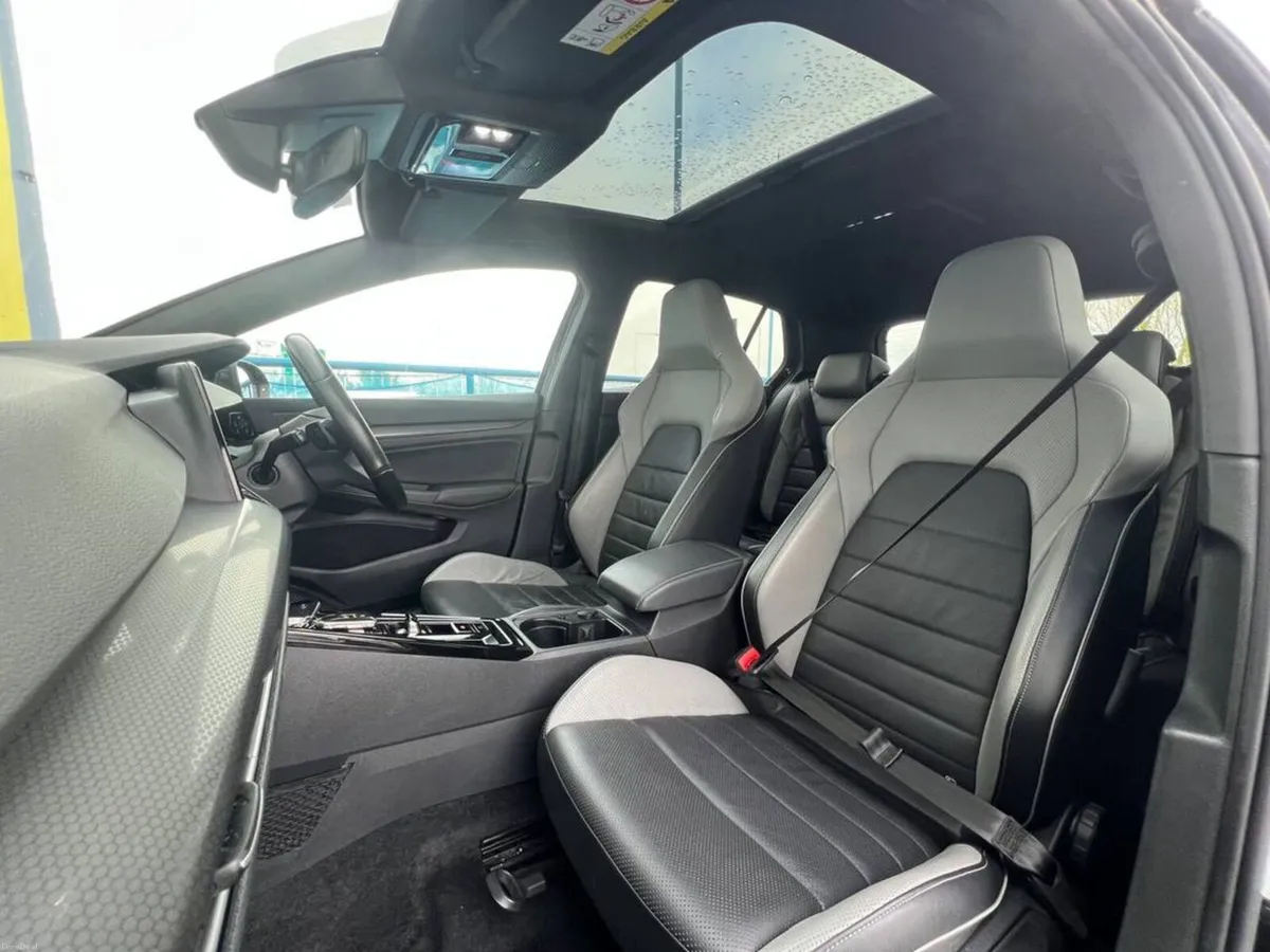 Volkswagen Golf GTE 1.4 TSI PLUG-IN HYBRID ** HUGE - Image 2