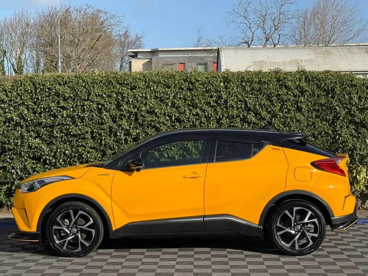 Toyota C-HR 1.8 HYBRID // 18" DIAMOND CUT ALLOYS / - Image 3