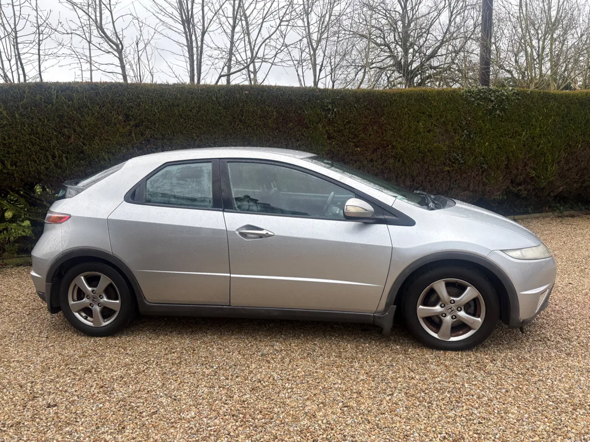 Honda Civic 2007 , petrol , manual - Image 2