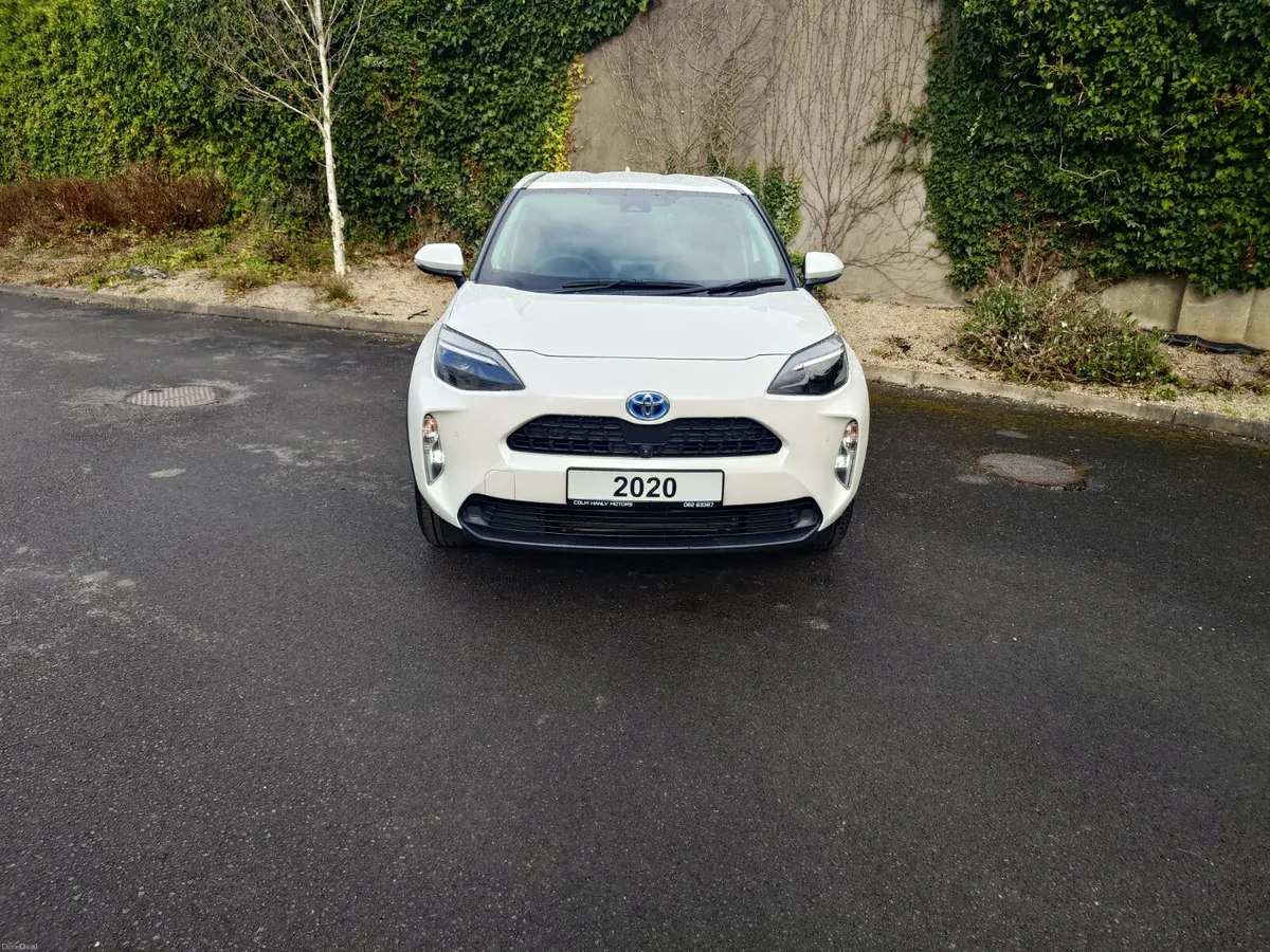 Toyota Yaris Cross Hybrid G - Image 2