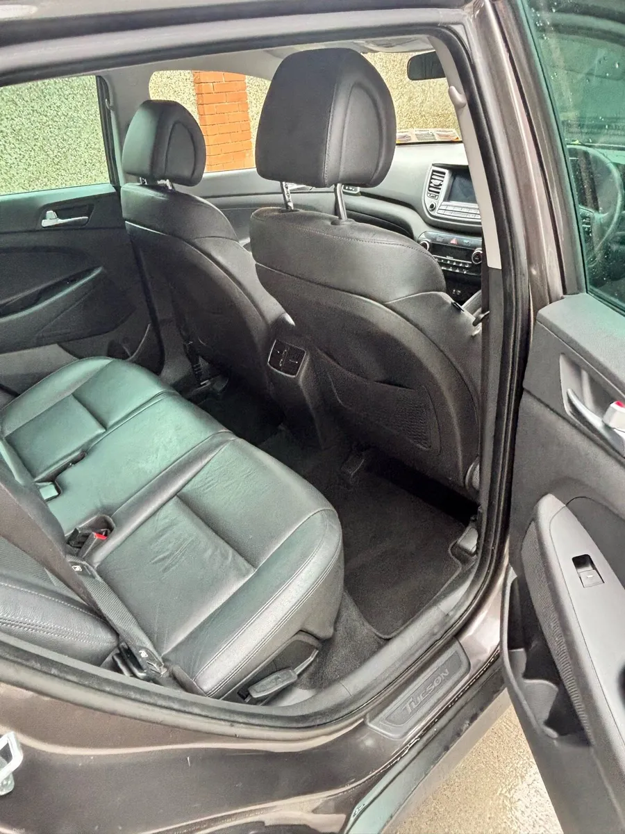 Hyundai Tuscan executive - Image 3