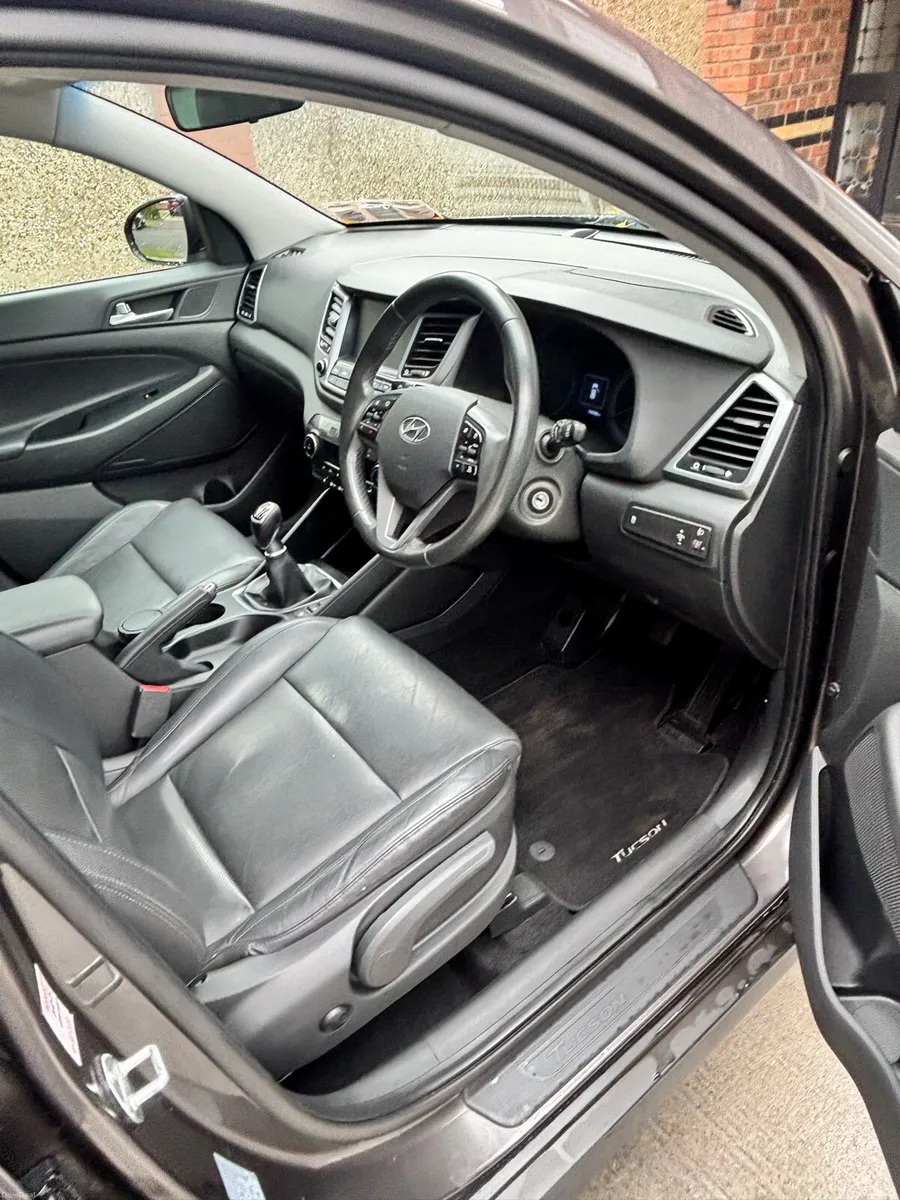 Hyundai Tuscan executive - Image 4