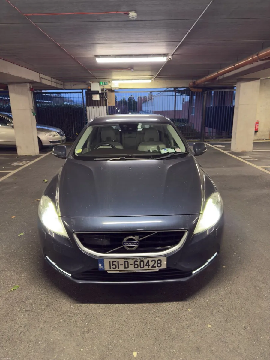Volvo V40 - Image 1