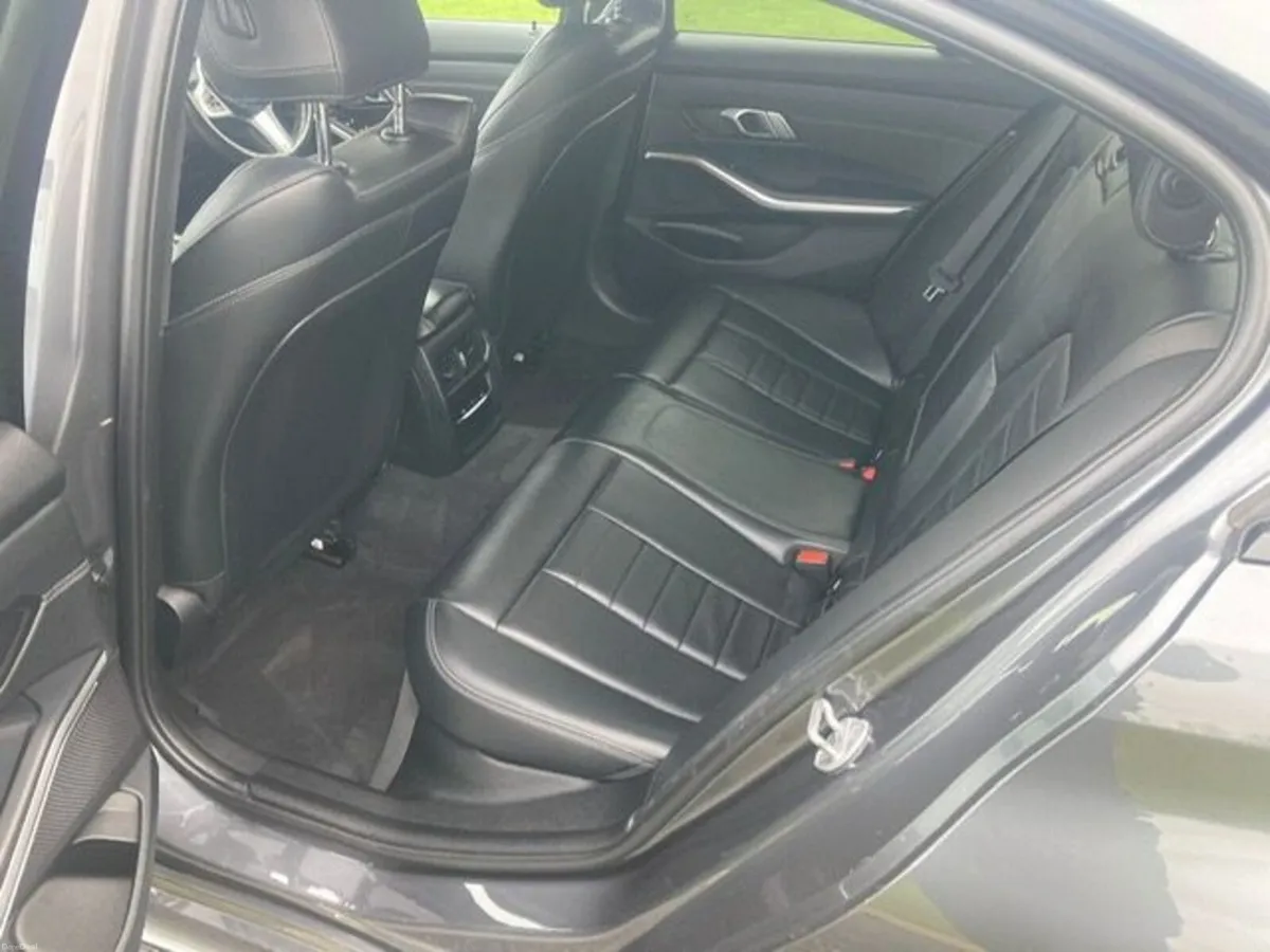 BMW 318D M SPORT *KITTED*NAV*REVERSE CAMERA* - Image 2