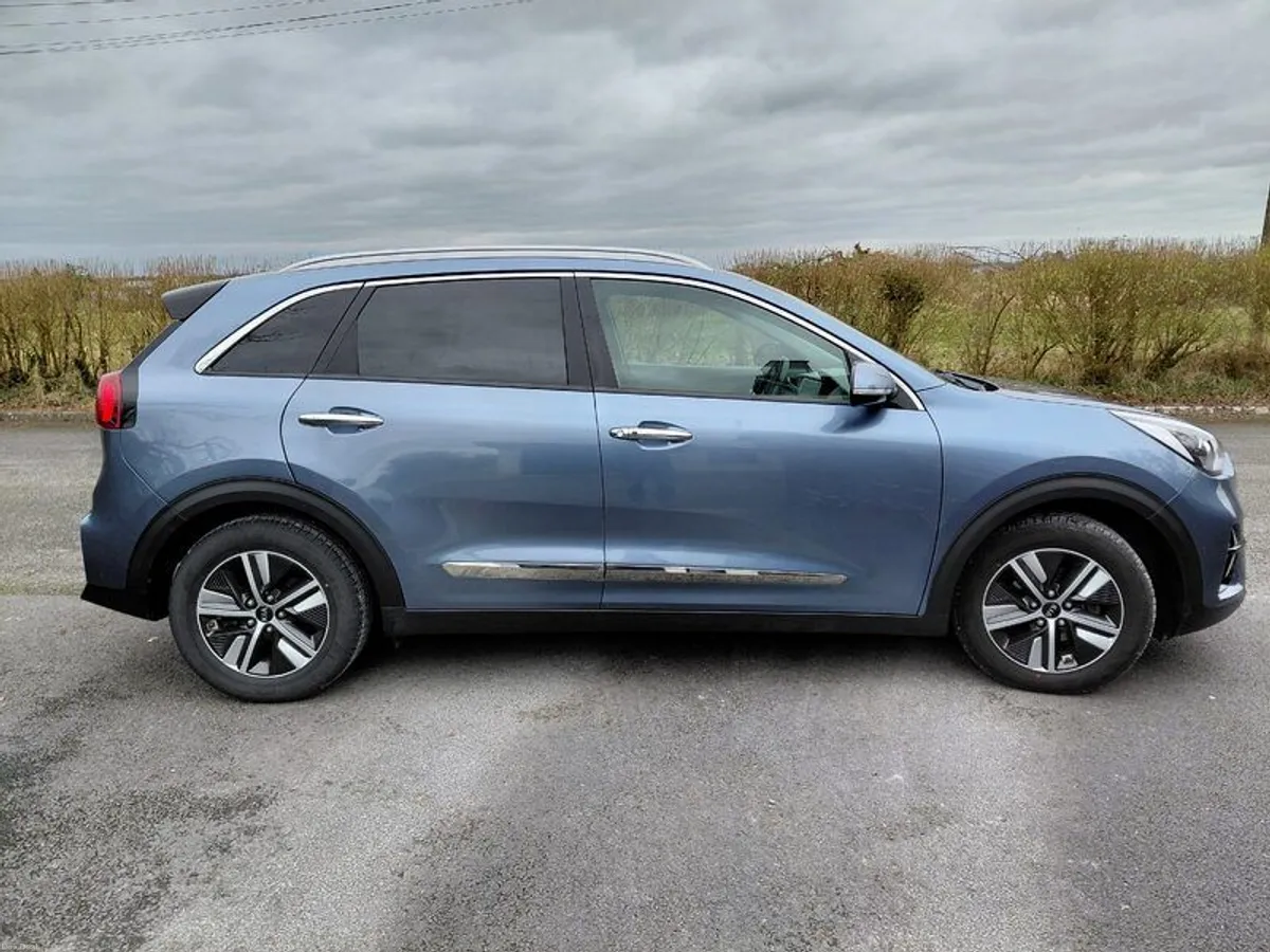 201 Kia Niro Plugin Hybrid - High Spec Low KMs - Image 3